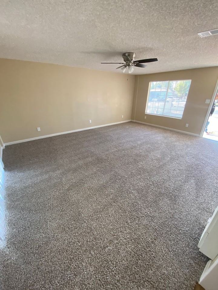 1219 Water St - Photo 4 of 14