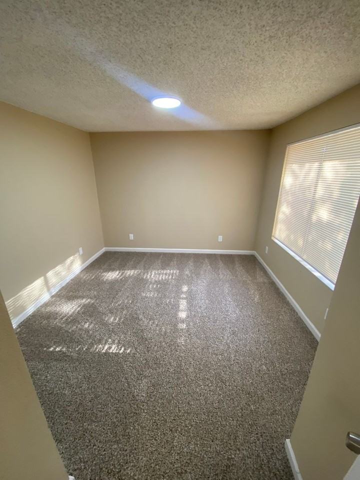 1219 Water St - Photo 7 of 14