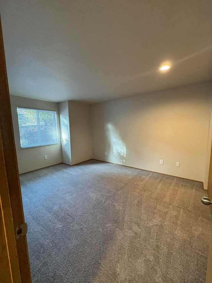 Lexington Apartments - Photo 5 of 36