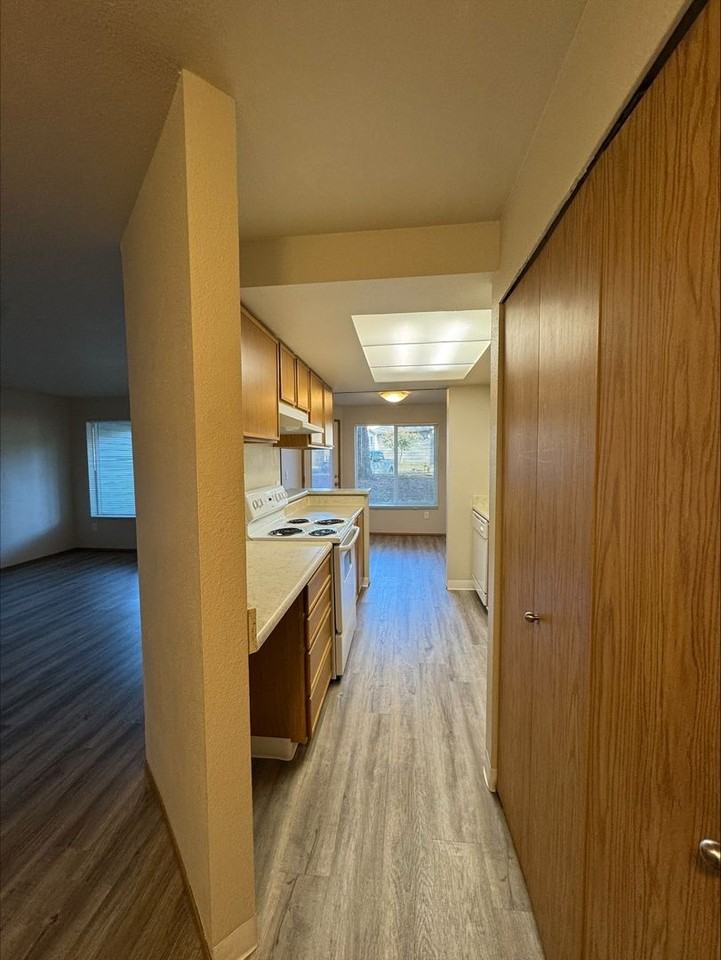 Lexington Apartments - Photo 7 of 36