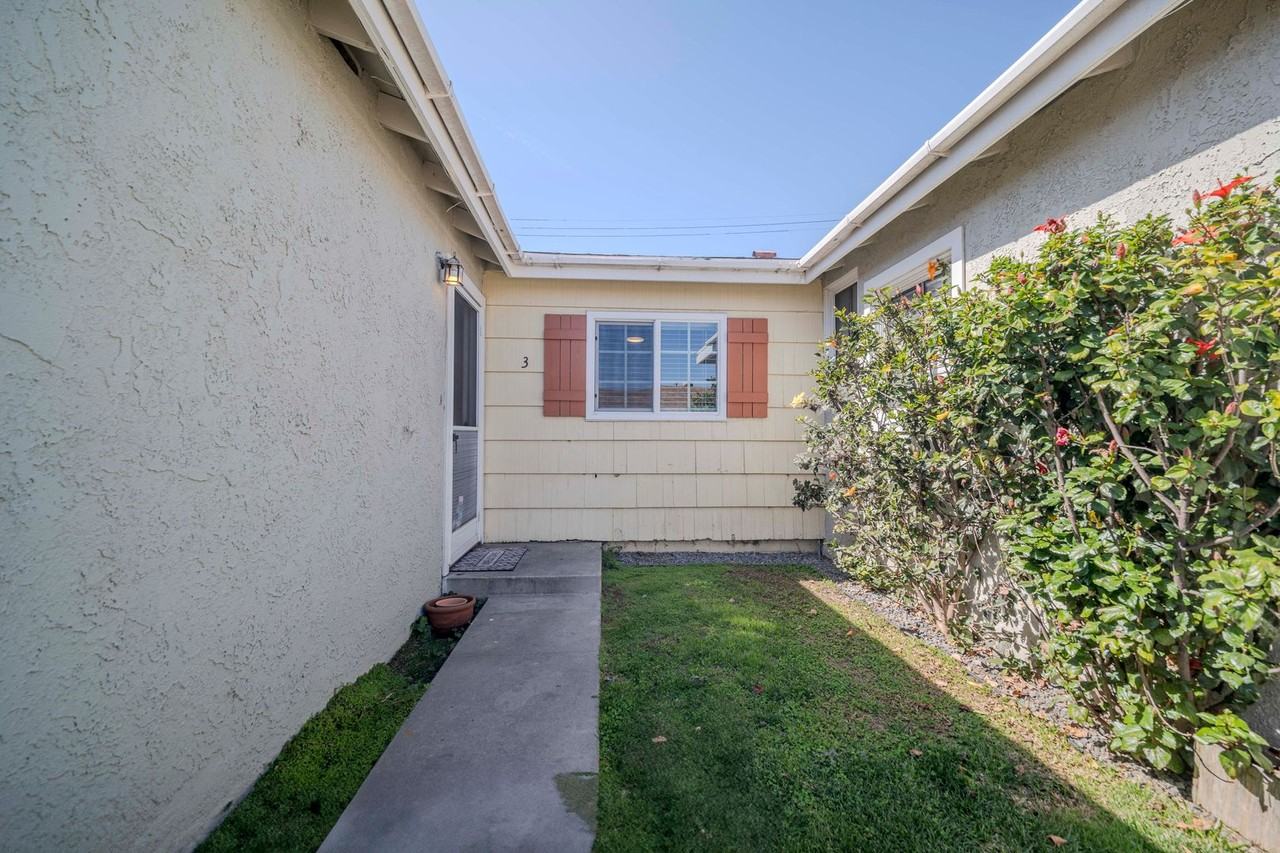 679 Center St - Photo 2 of 20