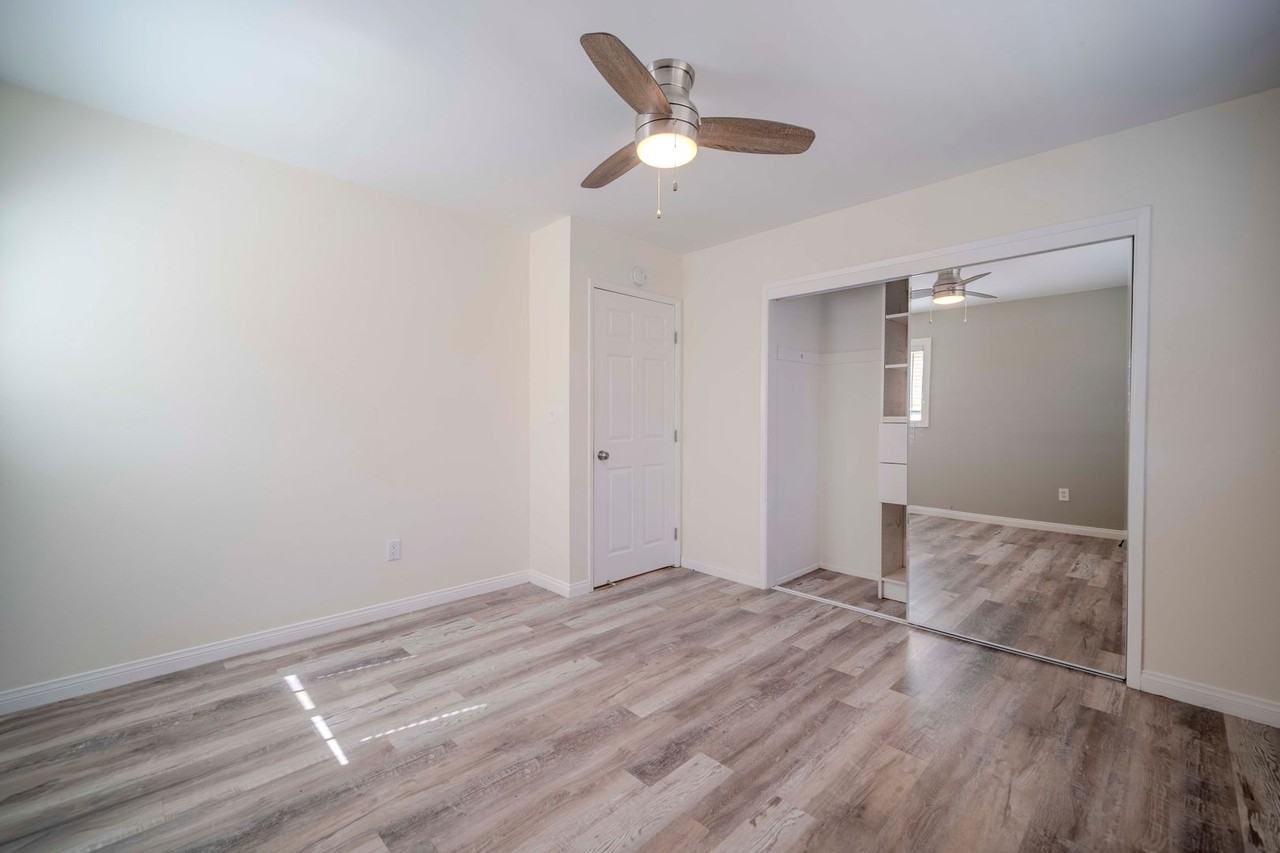 679 Center St - Photo 6 of 20