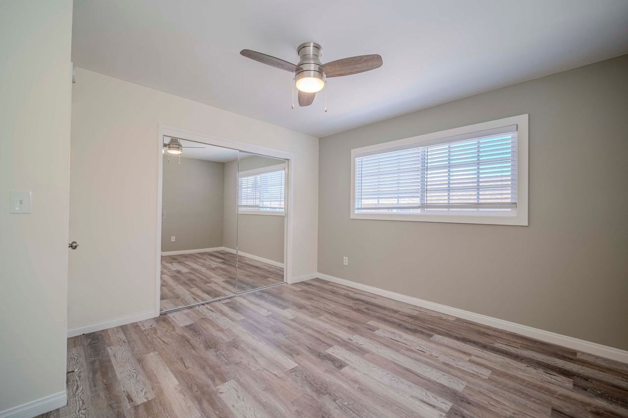 679 Center St - Photo 7 of 20