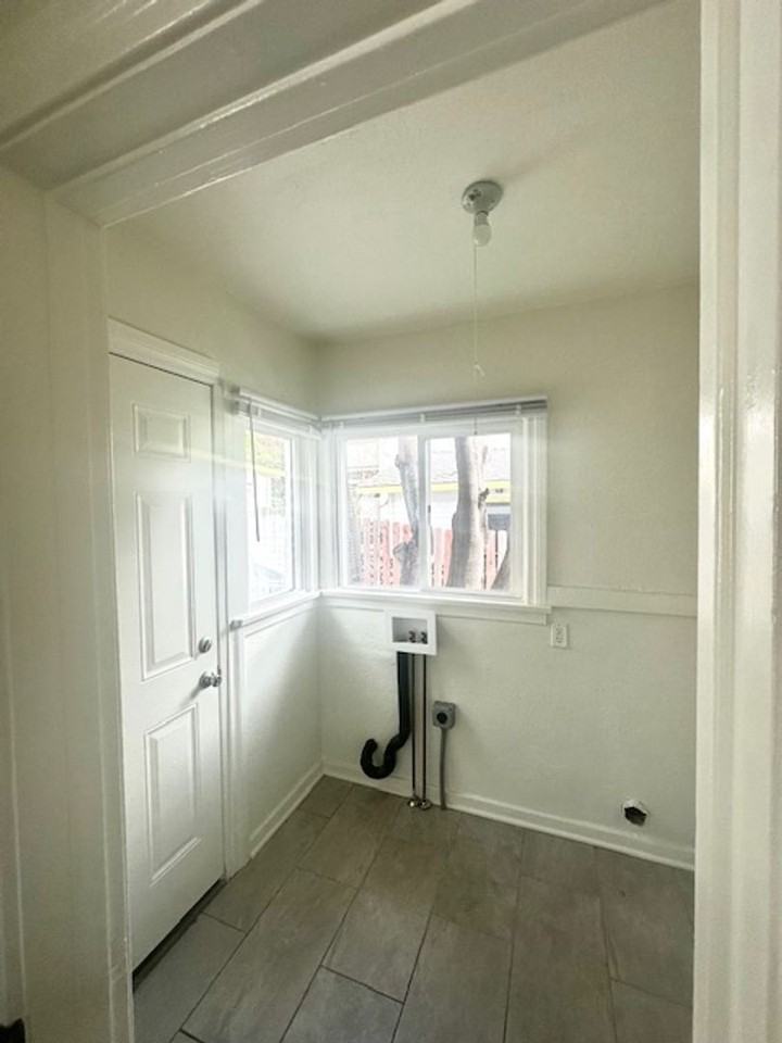 1327 E Santa Clara St #B - Photo 4 of 7