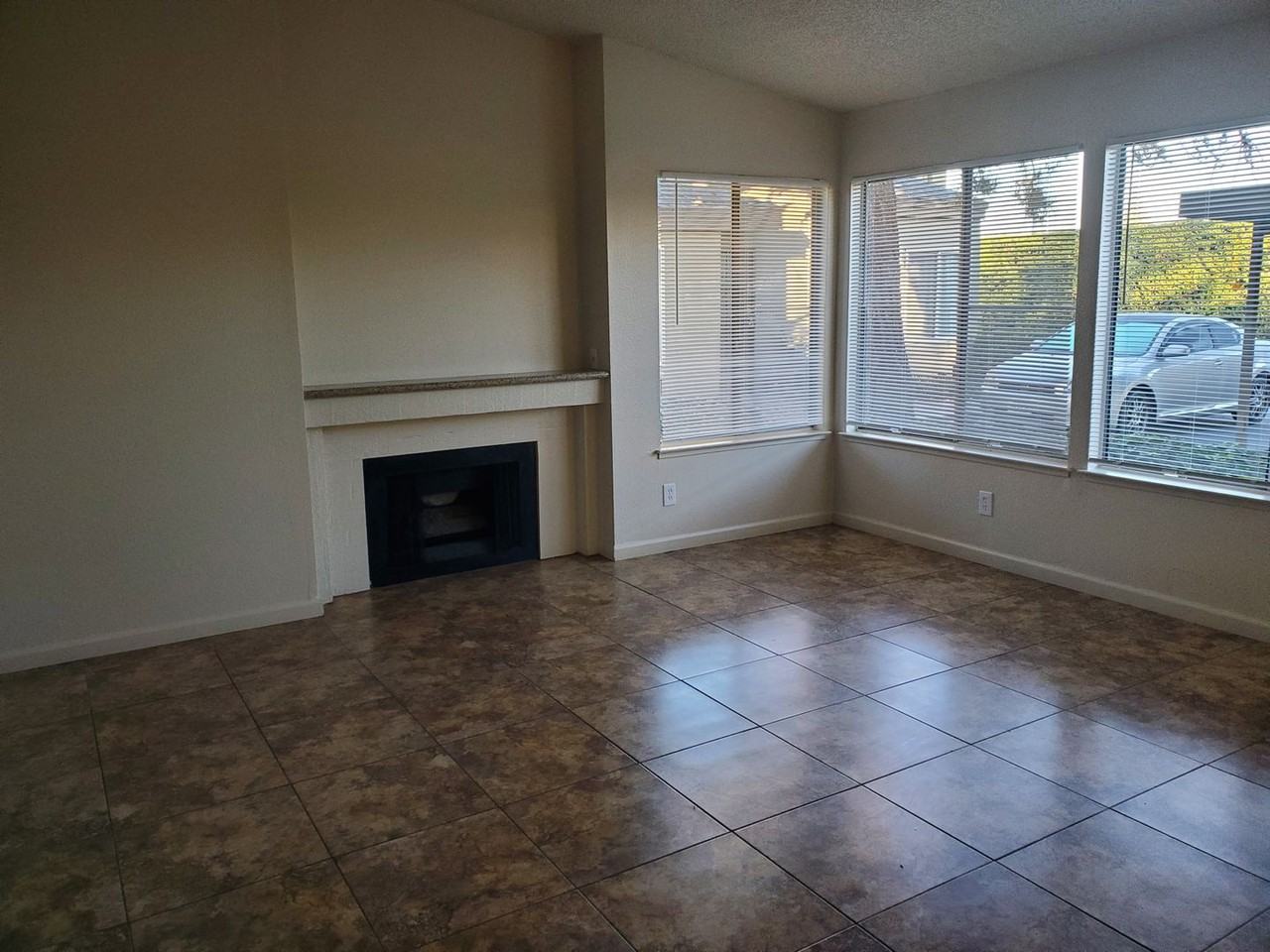 1313 Floyd Ave - Photo 2 of 22