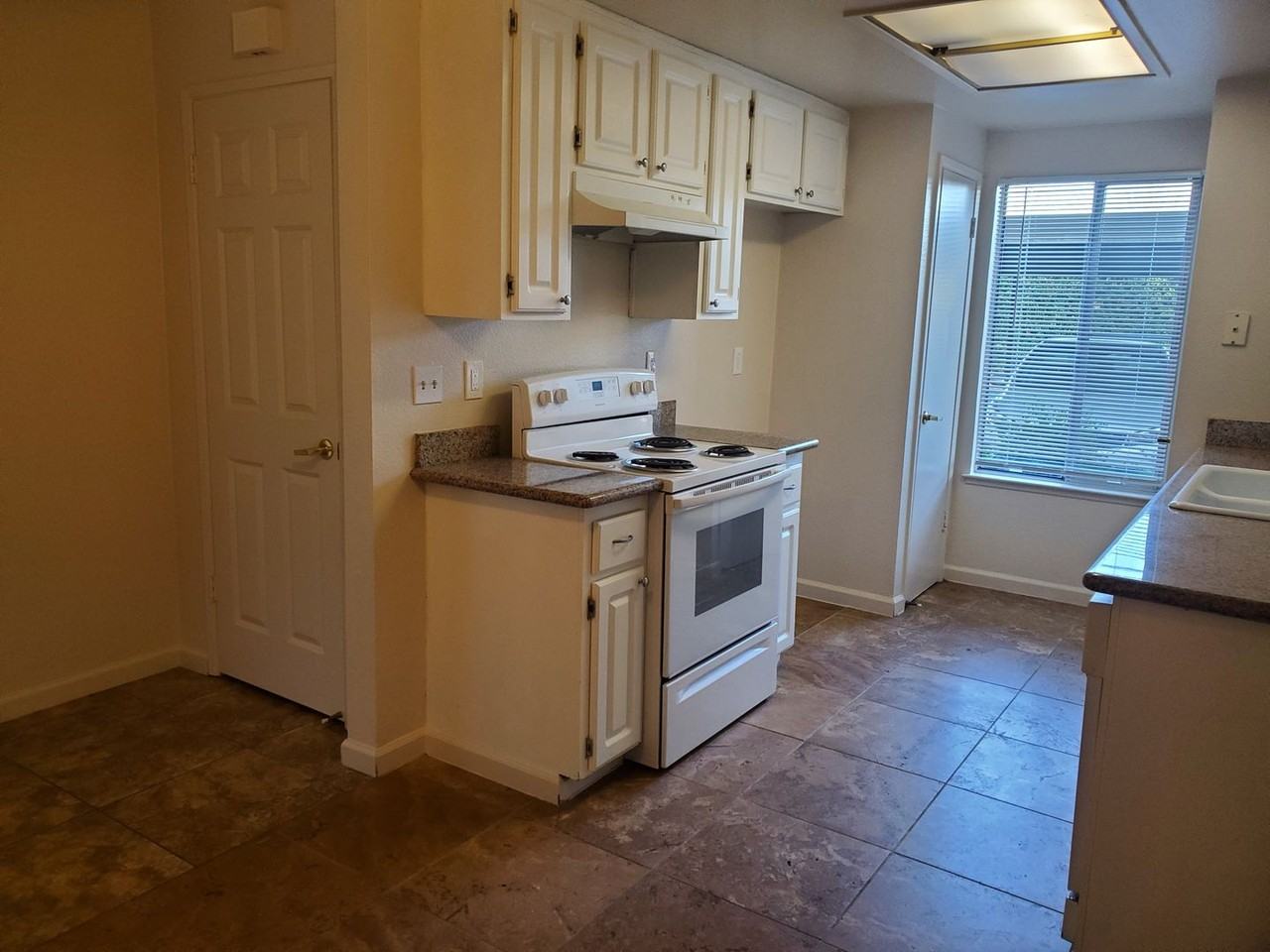 1313 Floyd Ave - Photo 6 of 22