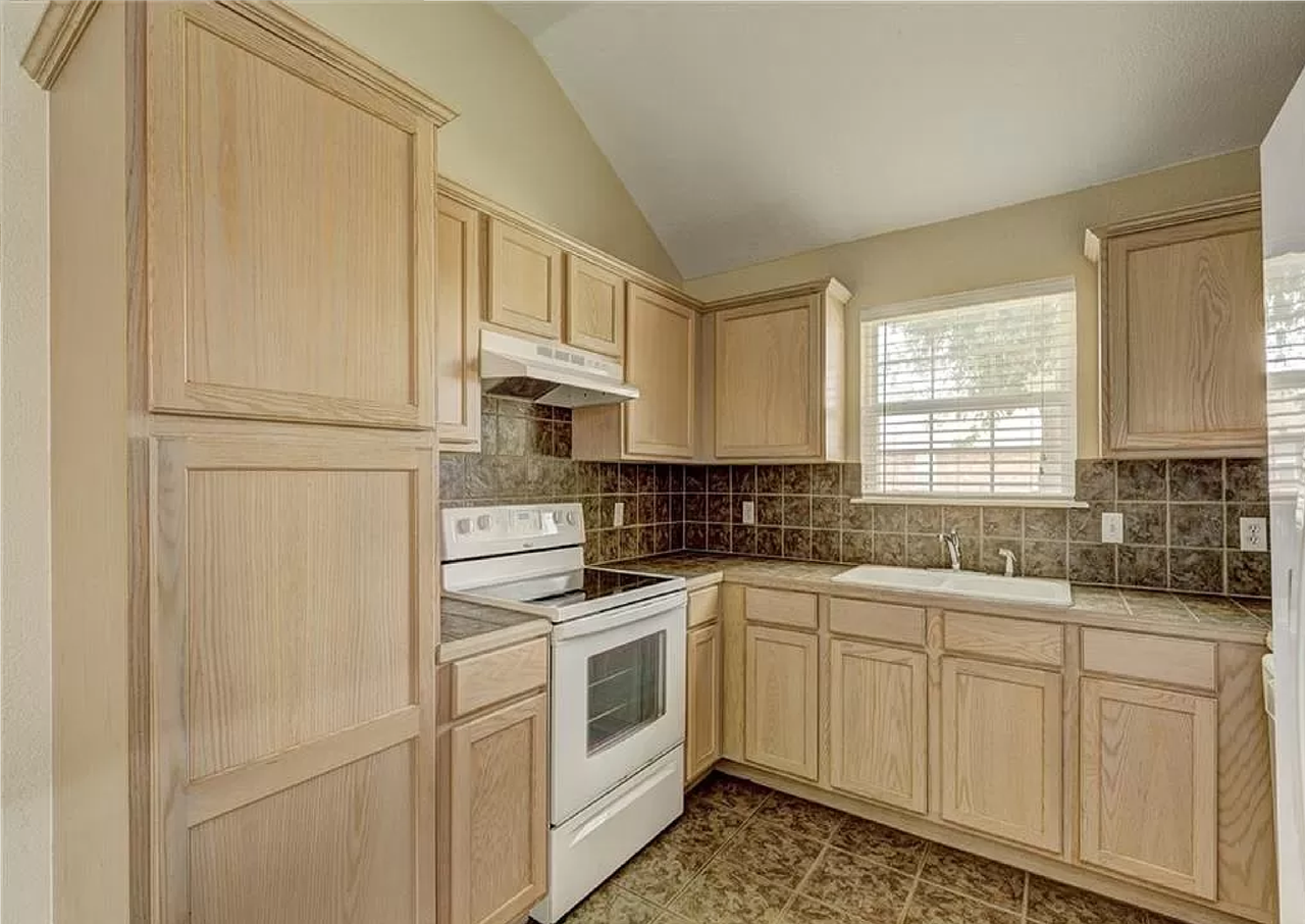 12328 Sw 5th St - Photo 3 of 35