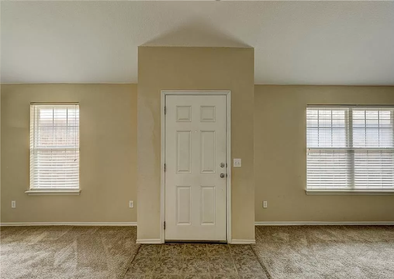 12328 Sw 5th St - Photo 5 of 35