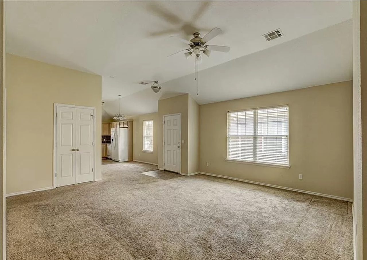 12328 Sw 5th St - Photo 6 of 35