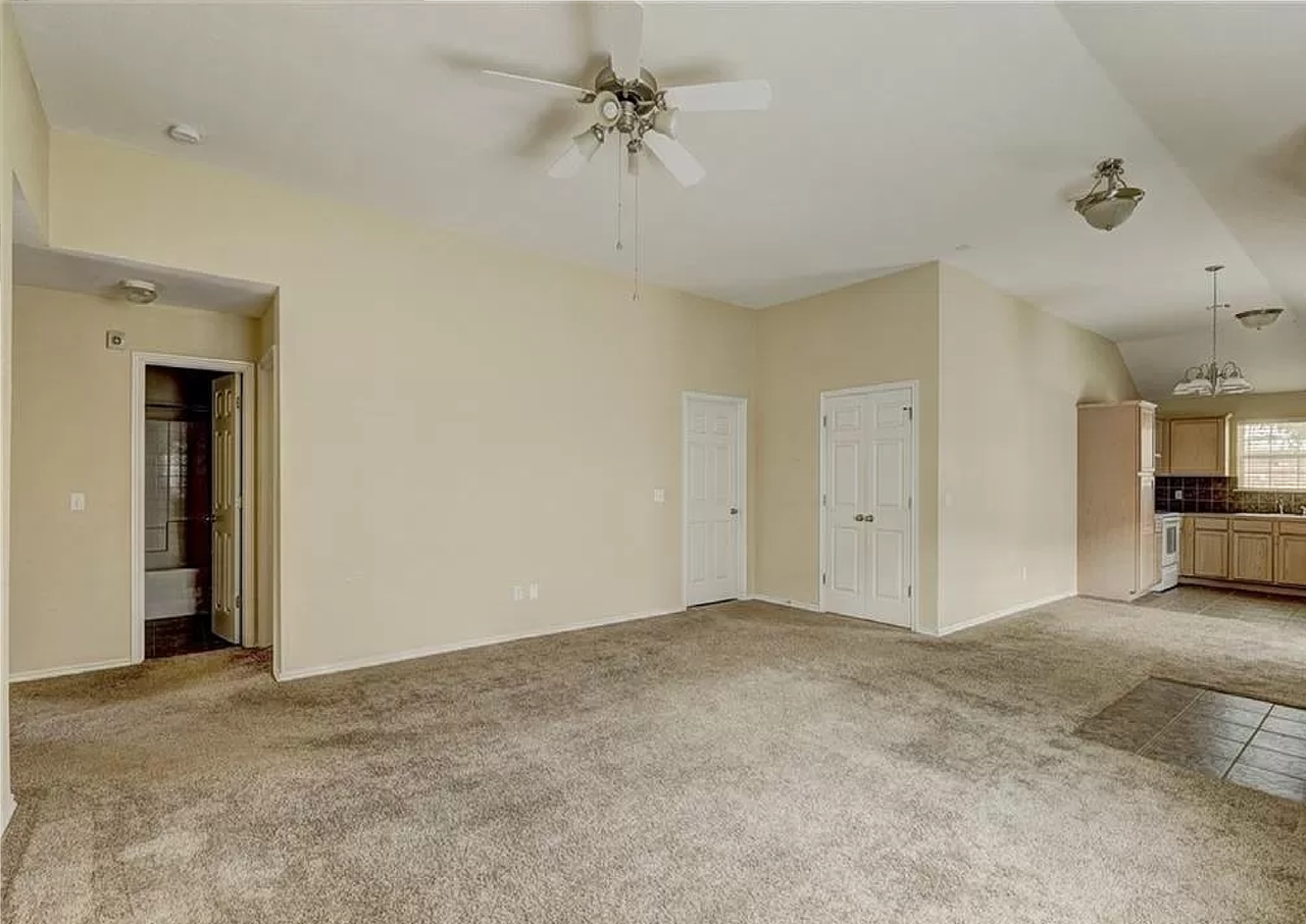 12328 Sw 5th St - Photo 7 of 35