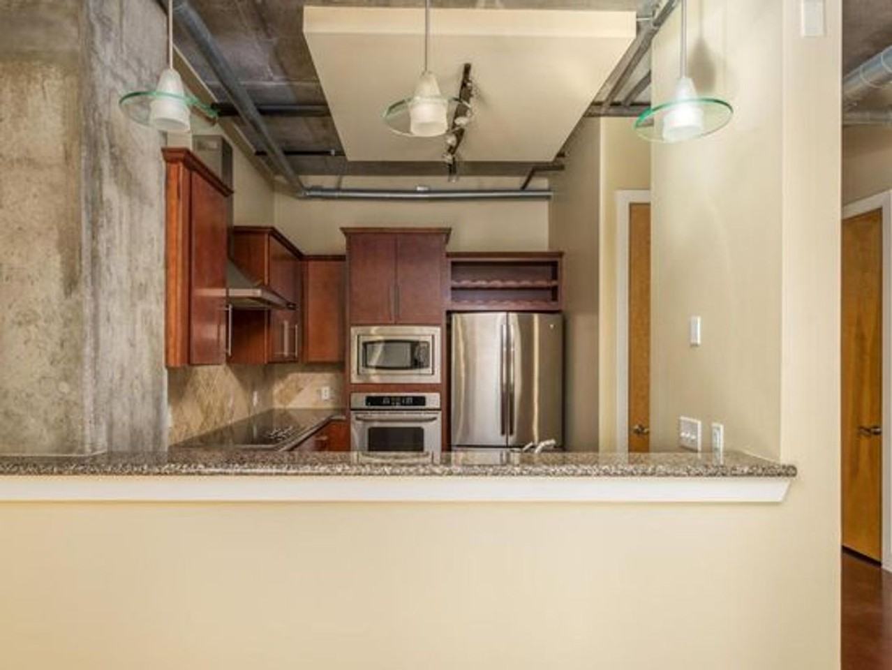 150 Bee St - Photo 4 of 4