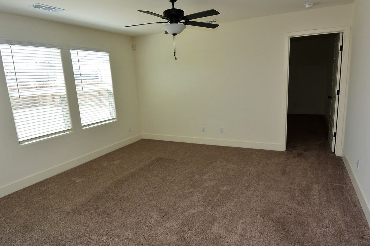 2531 S Cedar St - Photo 2 of 12