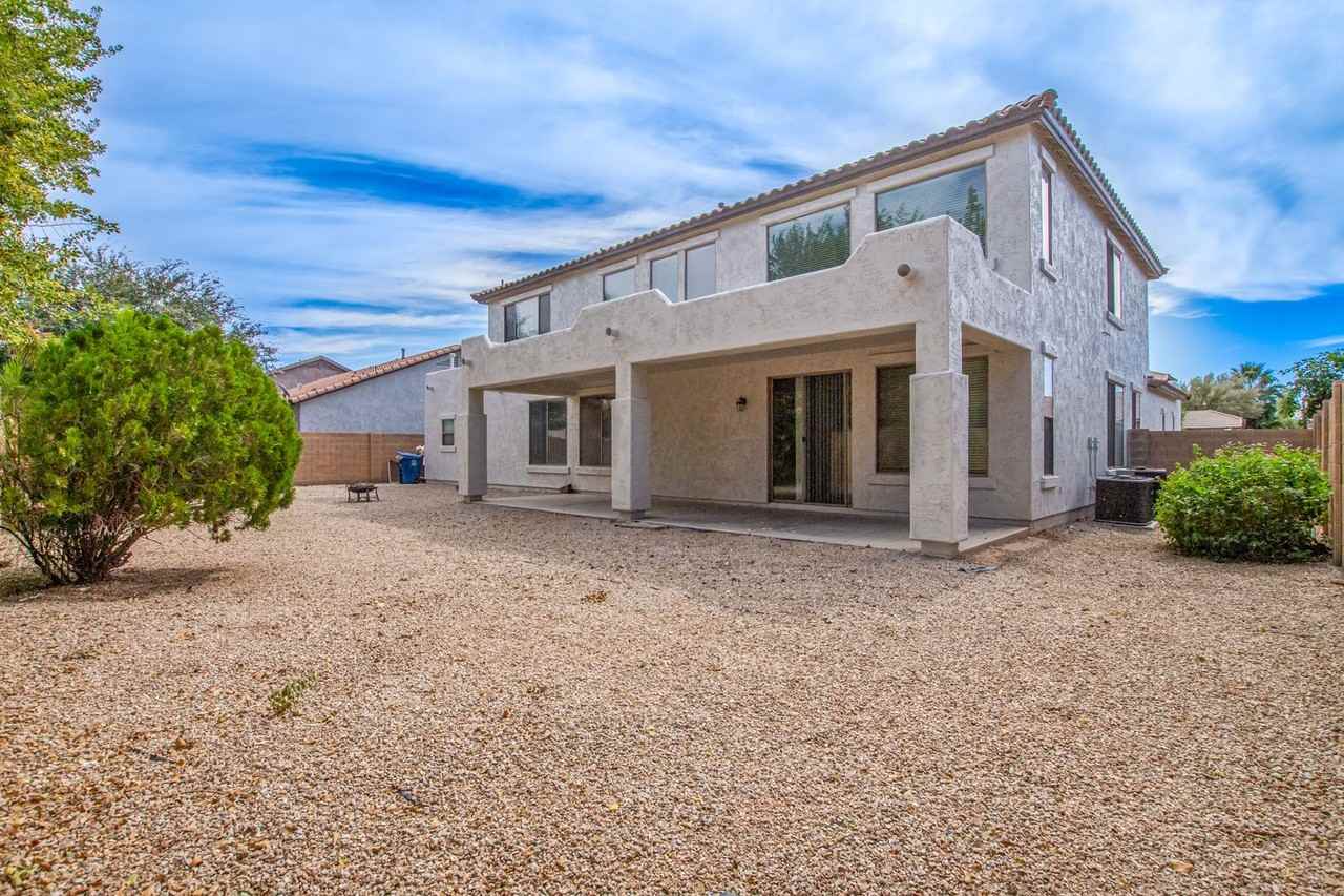 19718 E Mayberry Rd - Photo 7 of 41