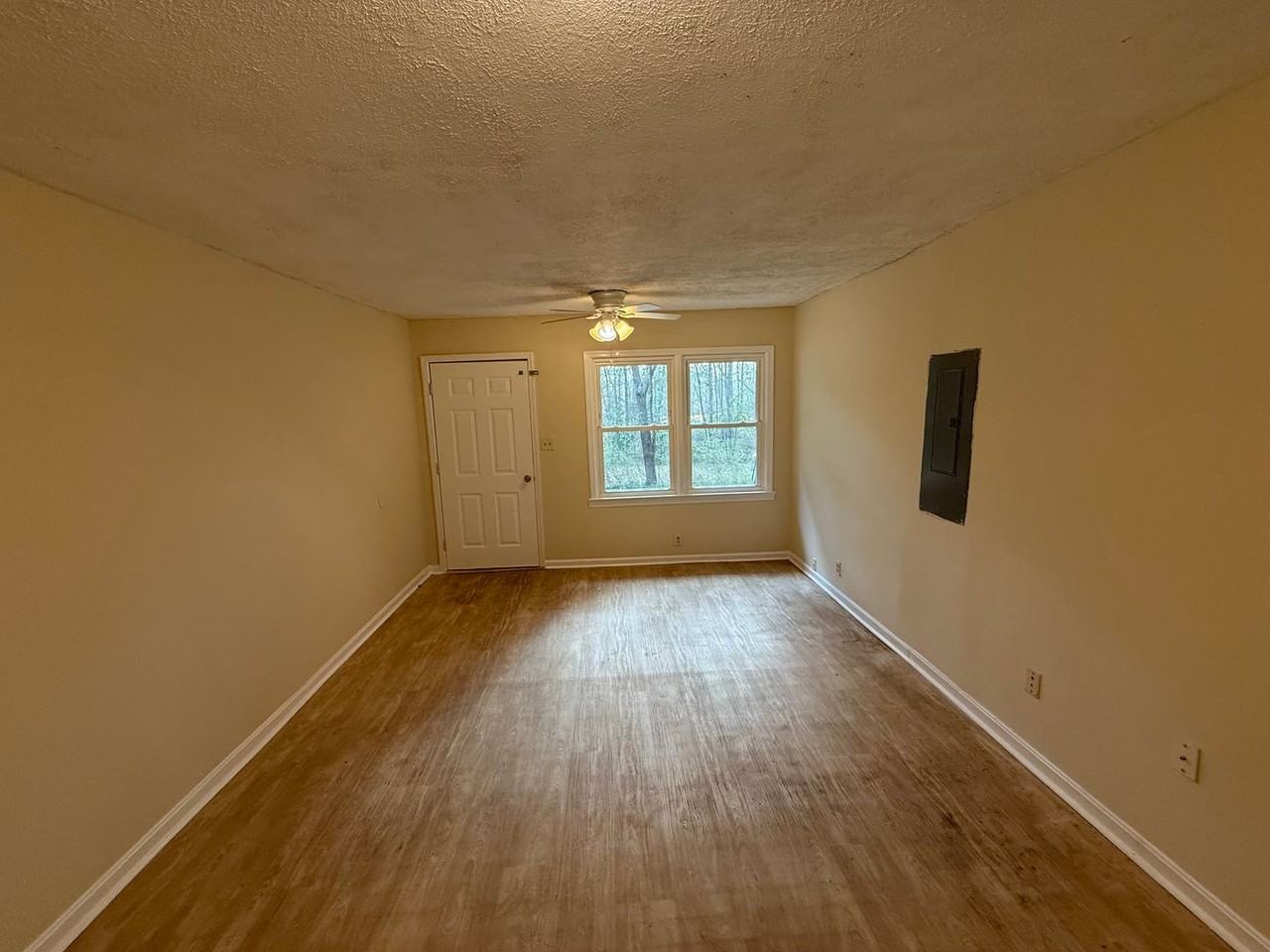 37 Burnham Rd - Photo 2 of 9