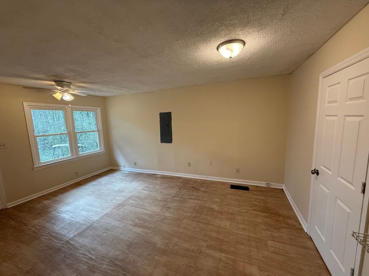 37 Burnham Rd - Photo 5 of 9