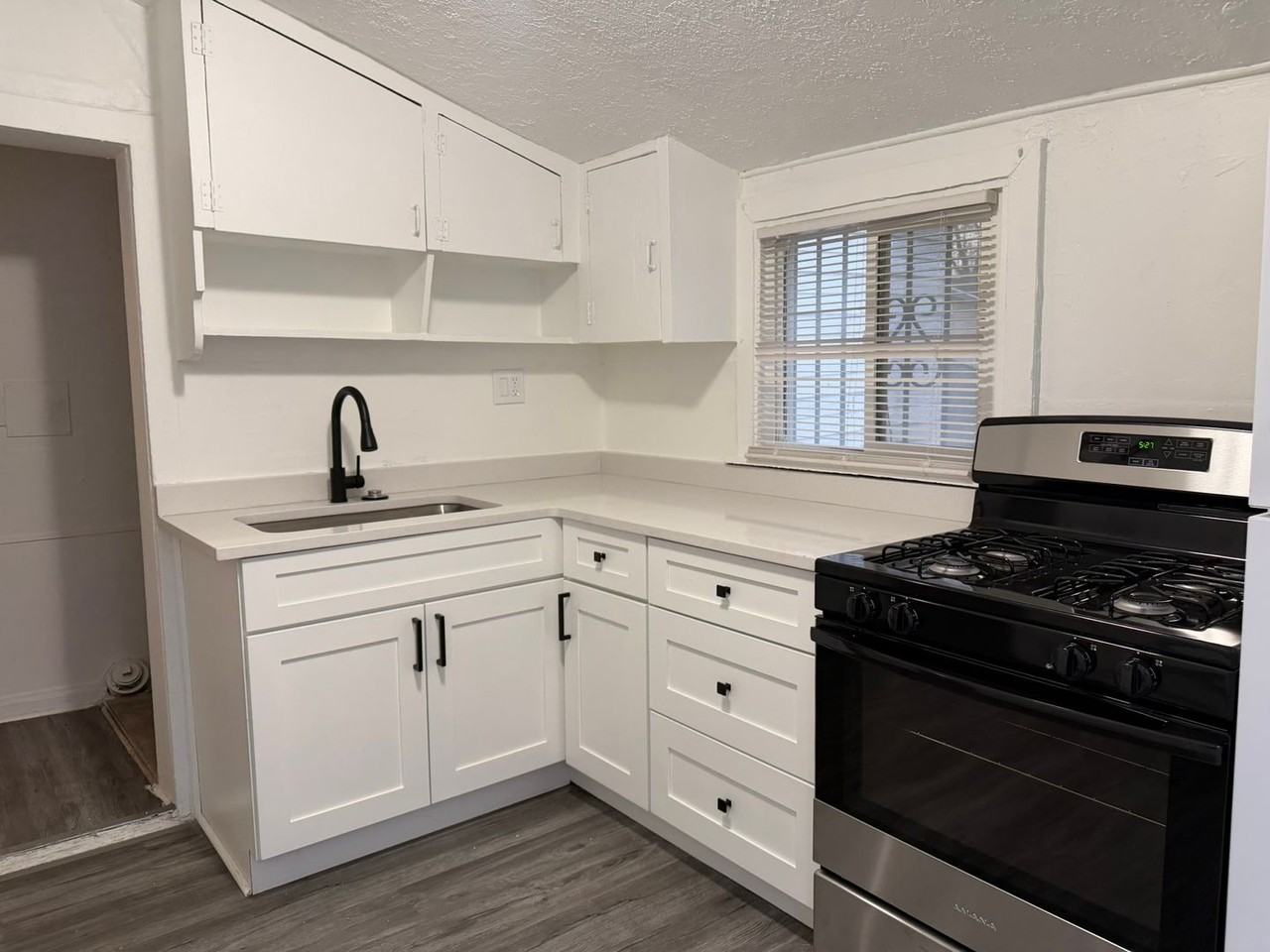 919 W Genesee Ave - Photo 3 of 13