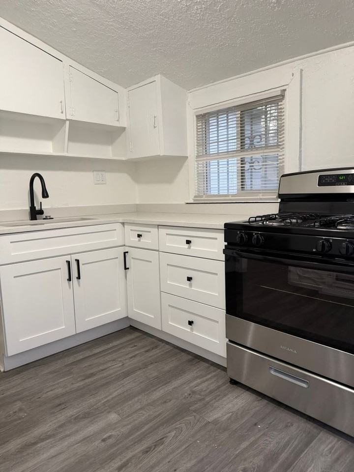 919 W Genesee Ave - Photo 4 of 13