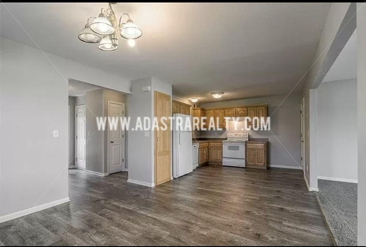 908 N Elm St - Photo 7 of 17