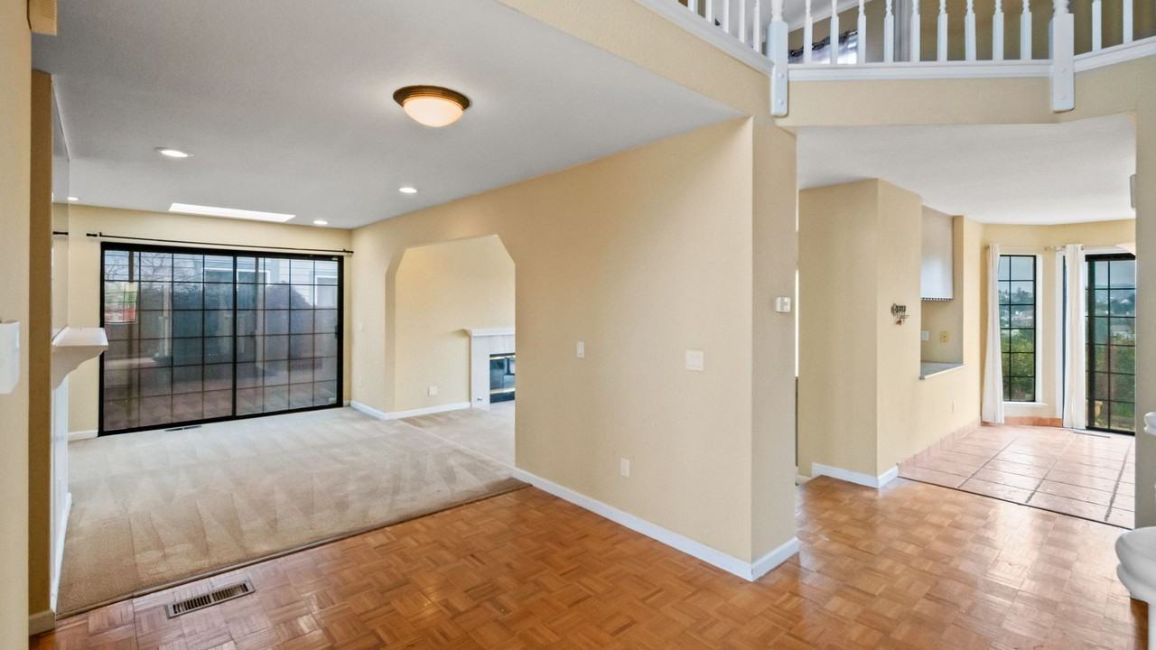 152 Chesapeake Dr - Photo 5 of 34