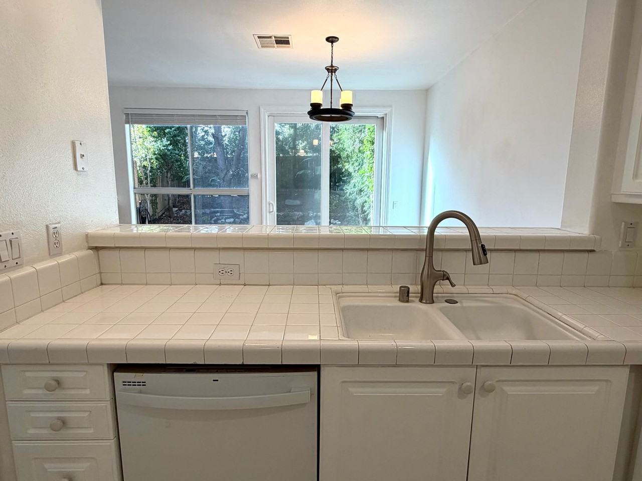 4905 Santo Dr - Photo 7 of 36