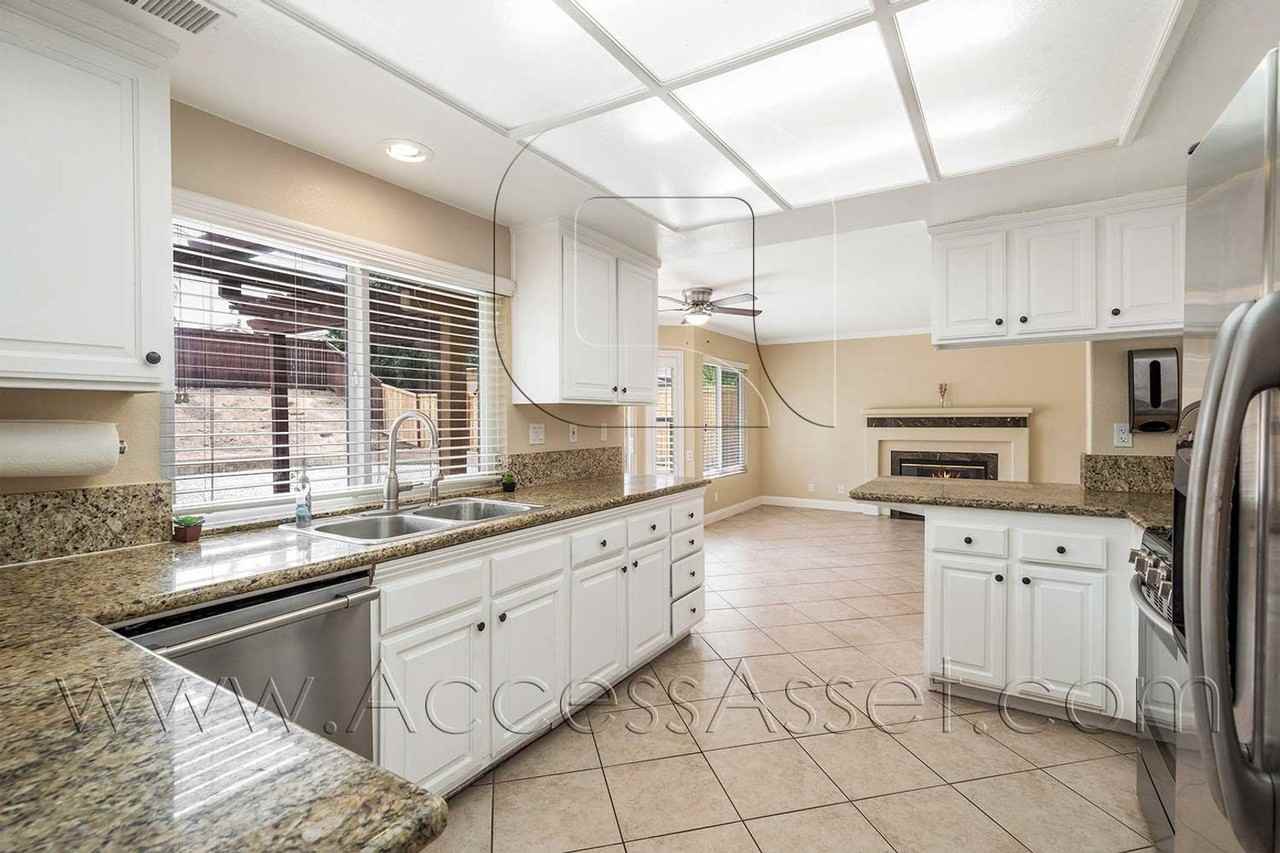 32440 Beechwood Ln - Photo 7 of 38