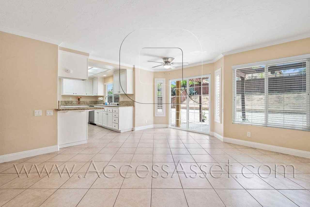 32440 Beechwood Ln - Photo 6 of 38