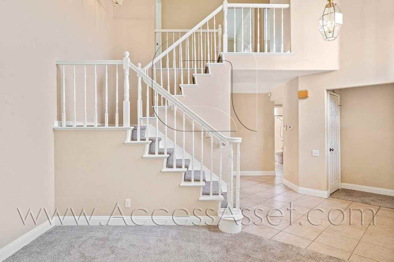 32440 Beechwood Ln - Photo 5 of 38