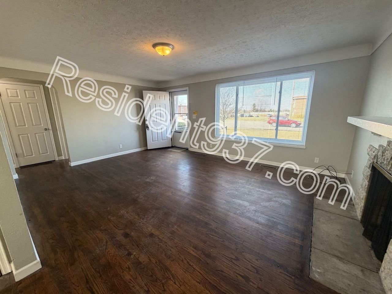 1750 E Dorothy Ln - Photo 2 of 16