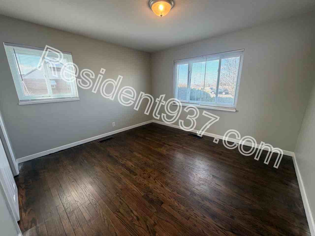 1750 E Dorothy Ln - Photo 4 of 16