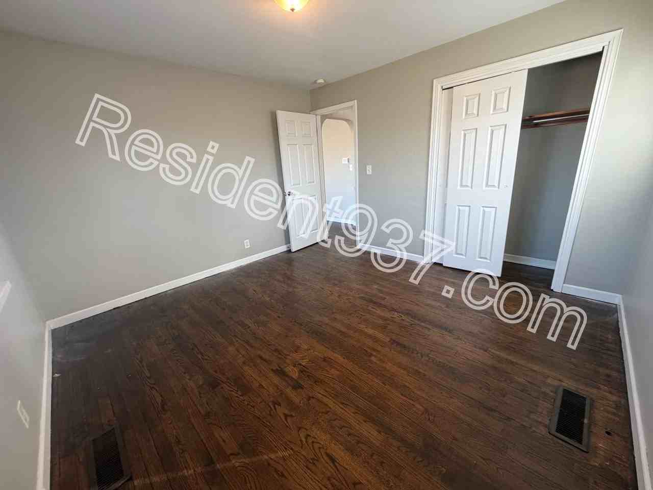 1750 E Dorothy Ln - Photo 5 of 16