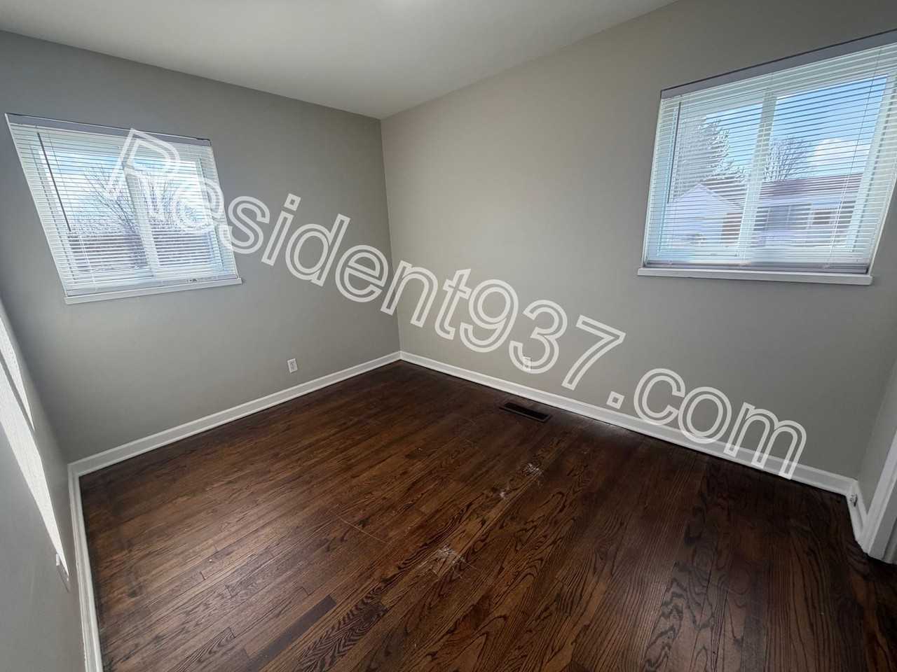 1750 E Dorothy Ln - Photo 6 of 16