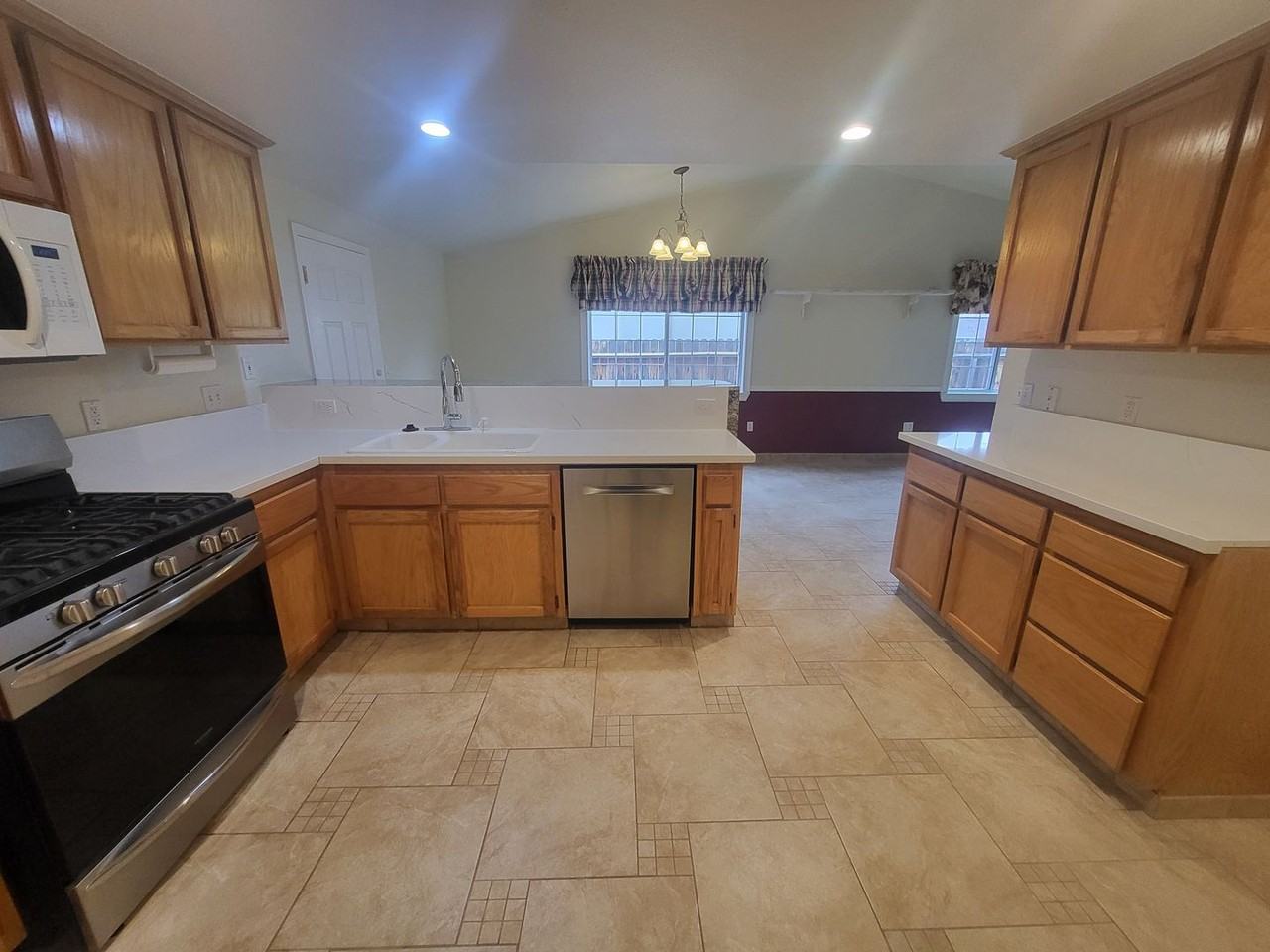 1551 Rolling Hills Dr - Photo 2 of 12