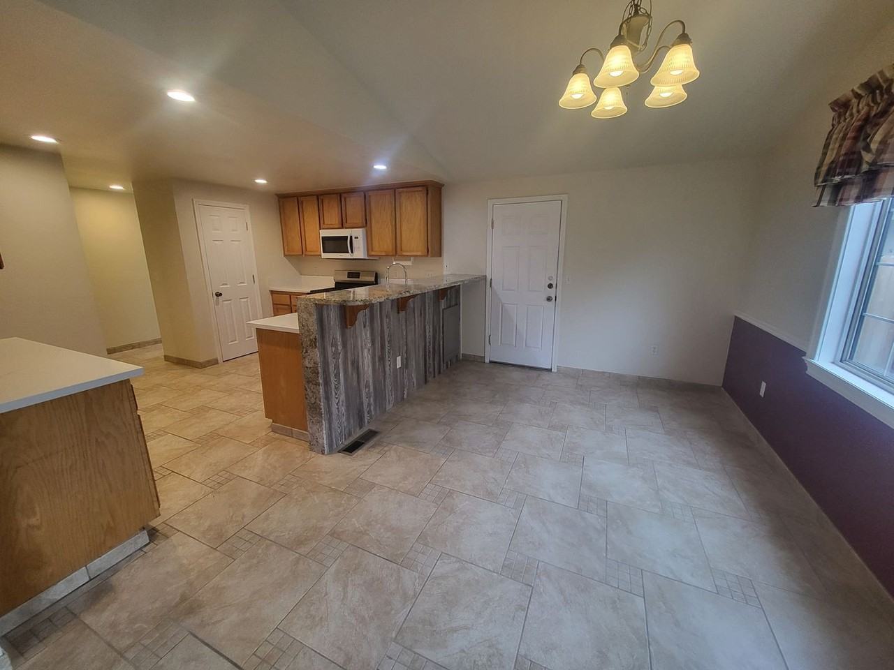 1551 Rolling Hills Dr - Photo 3 of 12