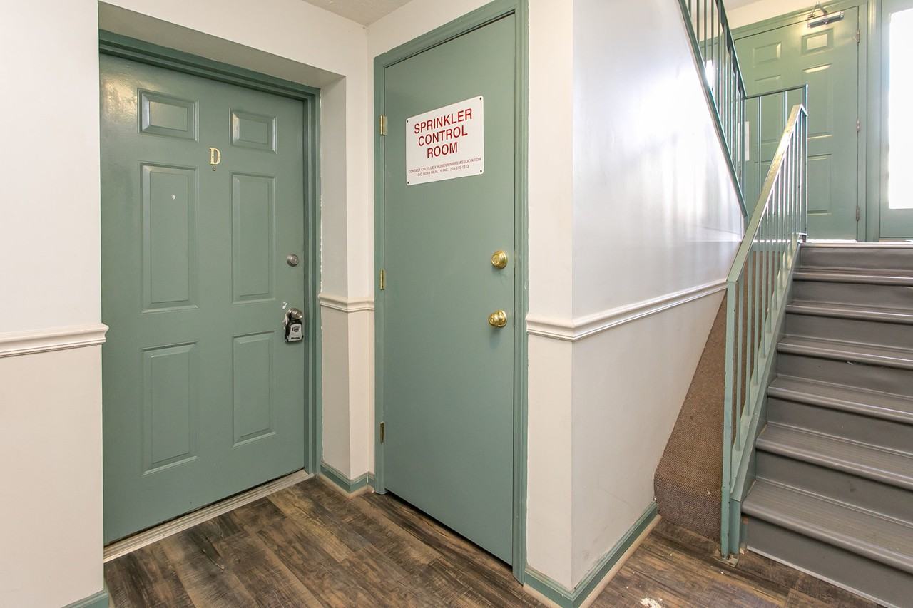 1610 Arlyn Cir Apt D - Photo 5 of 20