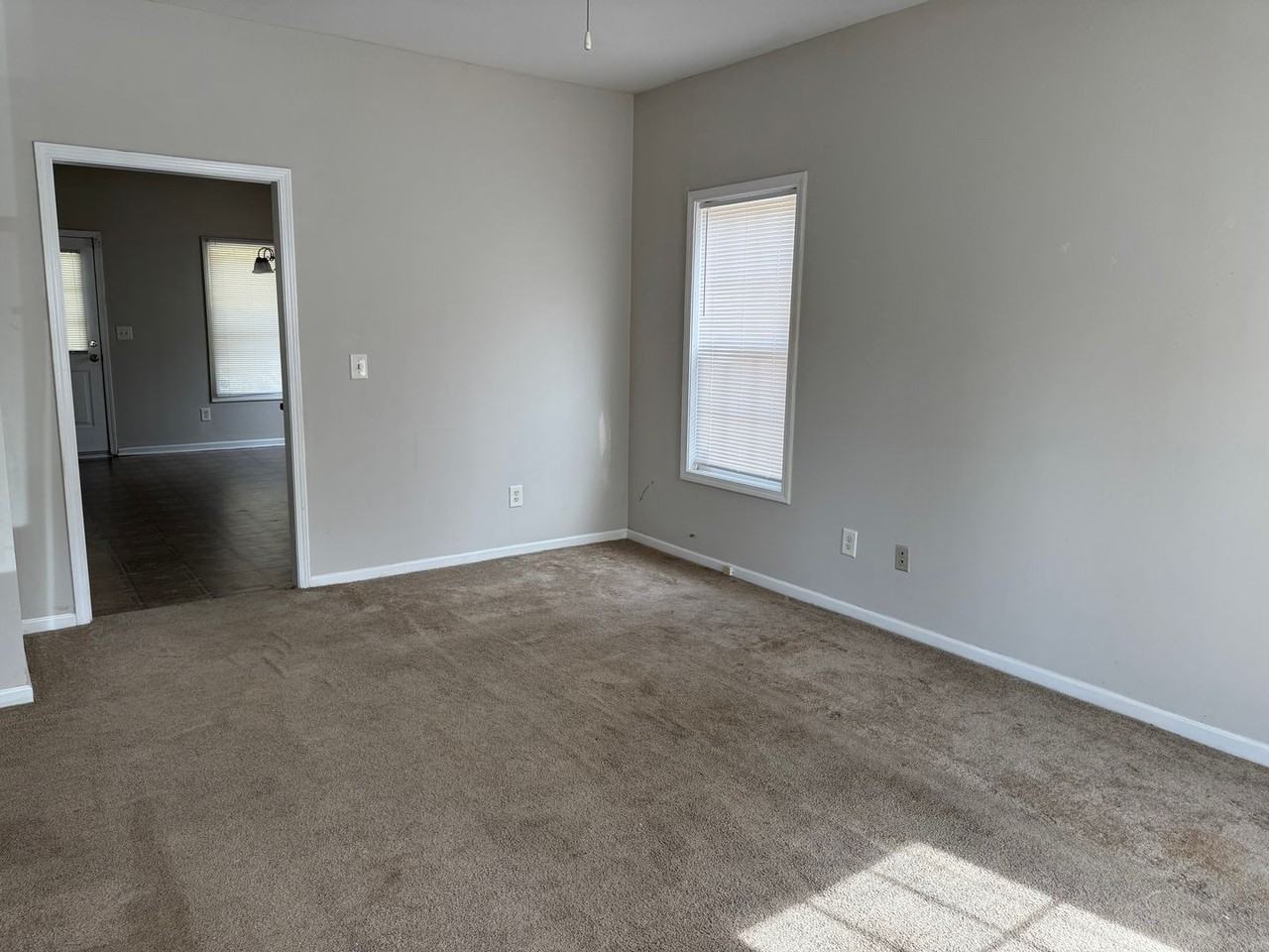 1216 Stoneridge Ln - Photo 2 of 6