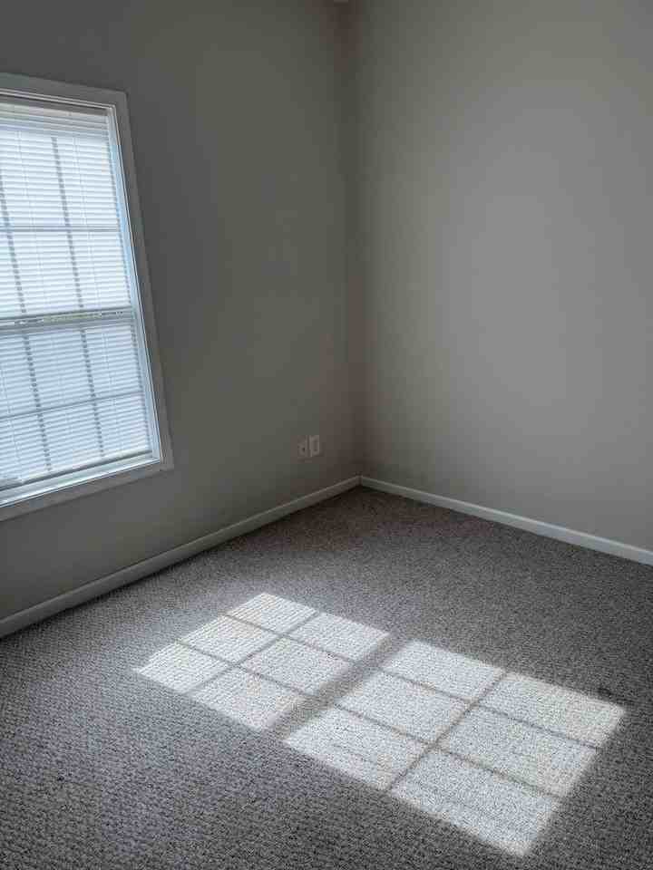 1216 Stoneridge Ln - Photo 3 of 6