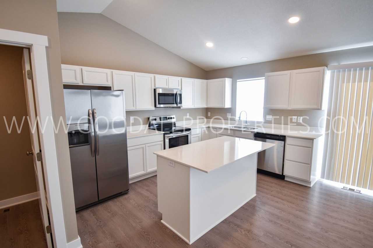 1932 Southbridge Dr - Photo 2 of 27