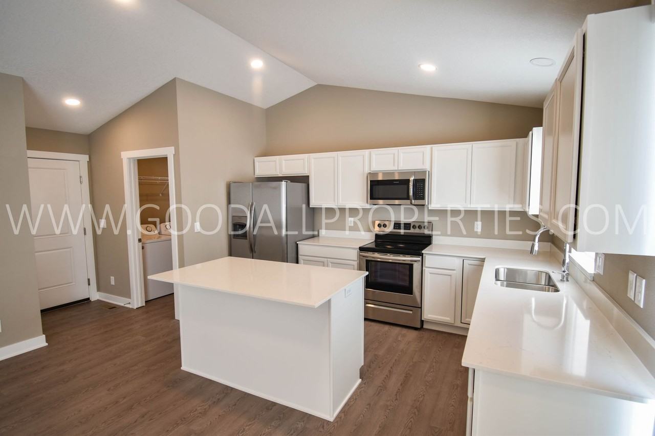 1932 Southbridge Dr - Photo 6 of 27