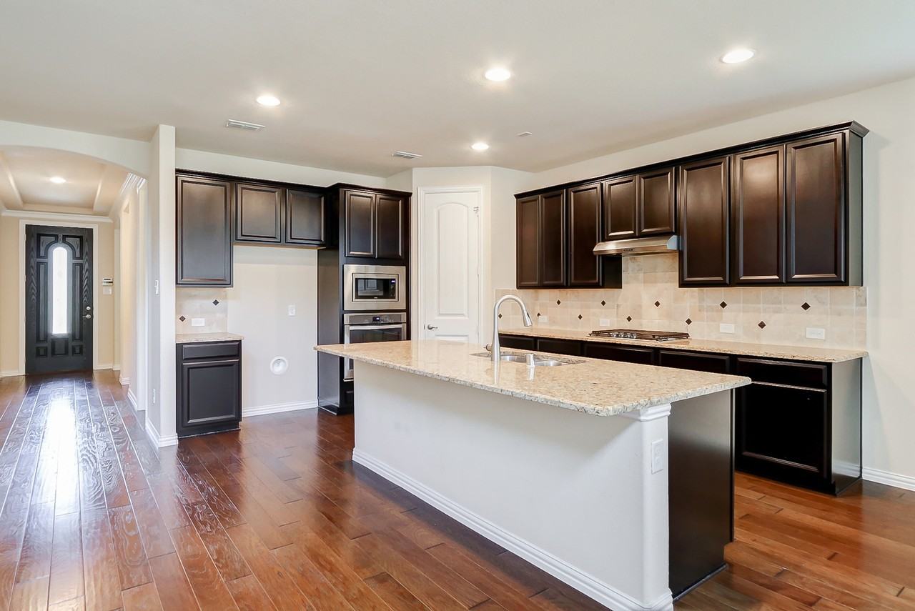 4008 - Photo 4 of 38