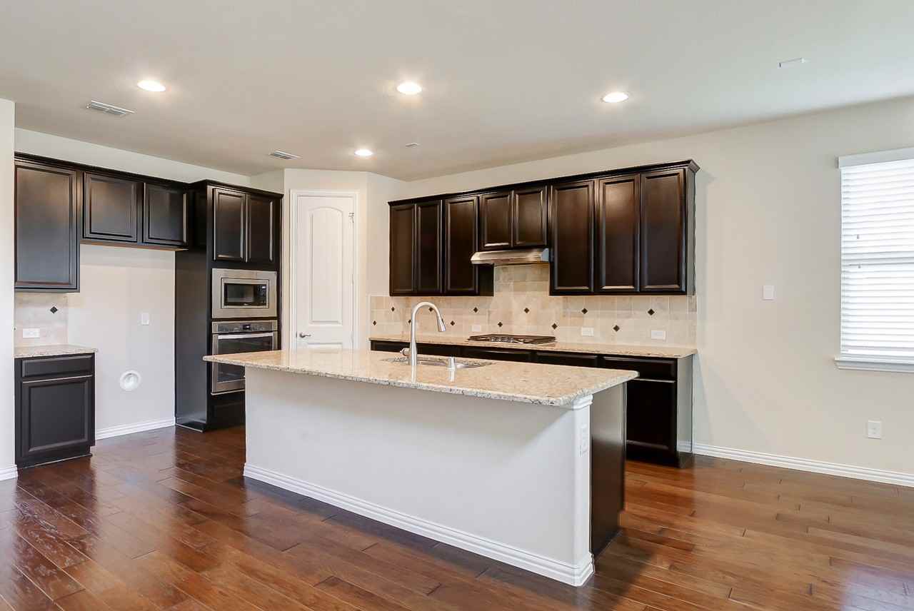 4008 - Photo 5 of 38