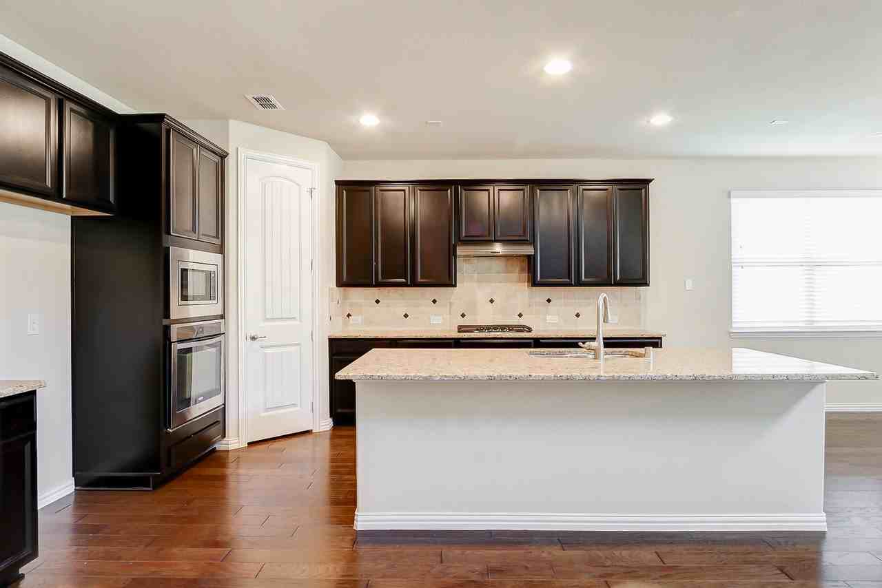 4008 - Photo 6 of 38