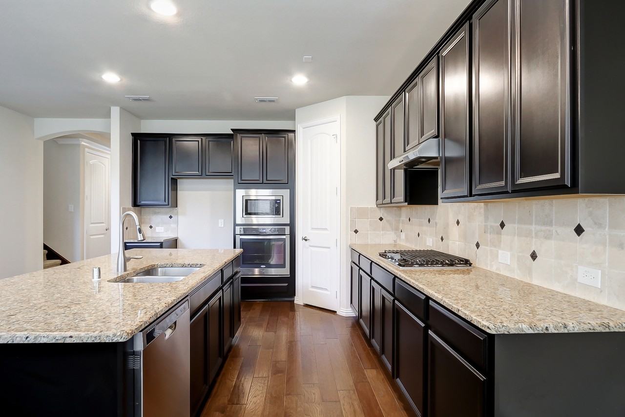 4008 - Photo 7 of 38