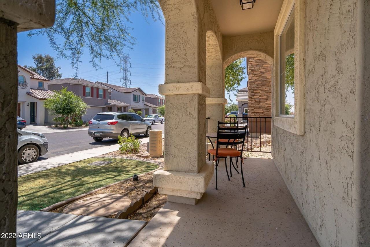 12030 W Polk St - Photo 3 of 31