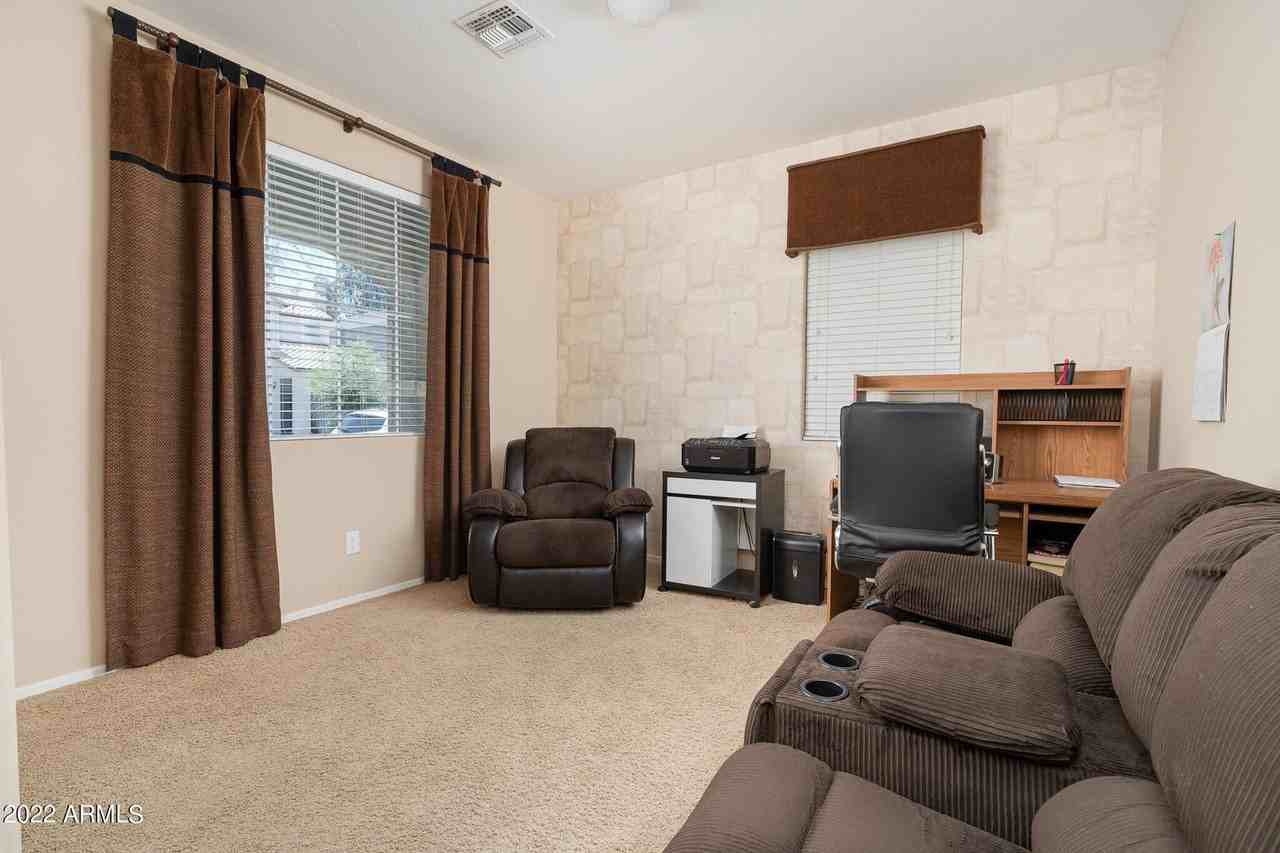 12030 W Polk St - Photo 4 of 31