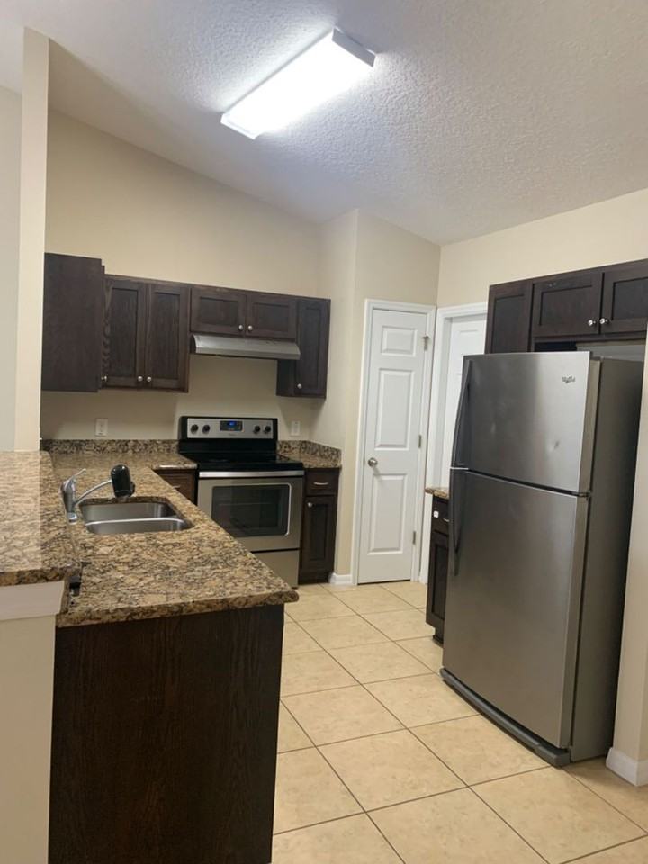 521 Montana Ave - Photo 3 of 12