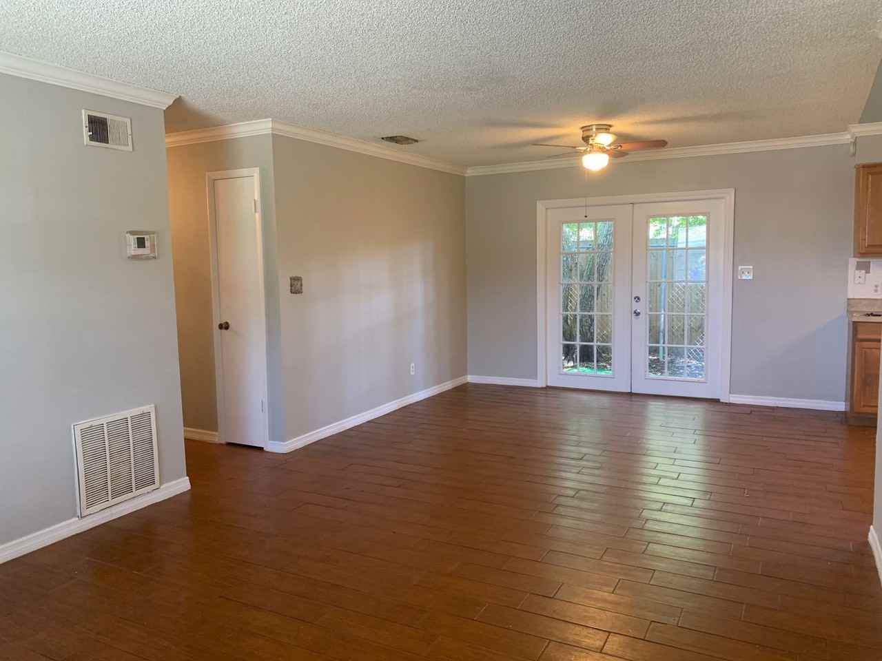 201 6th St - Photo 7 of 34