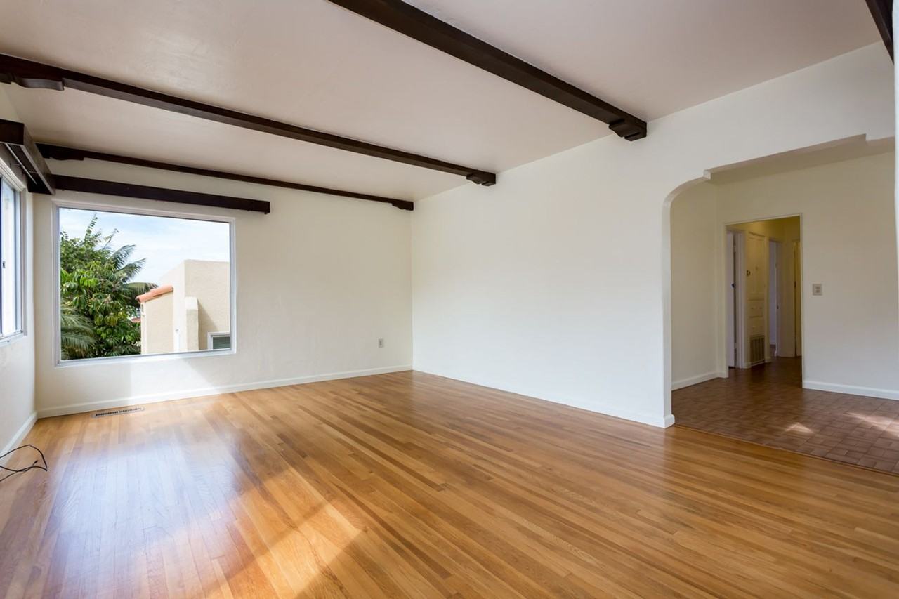 4674 Niagara Ave - Photo 5 of 35