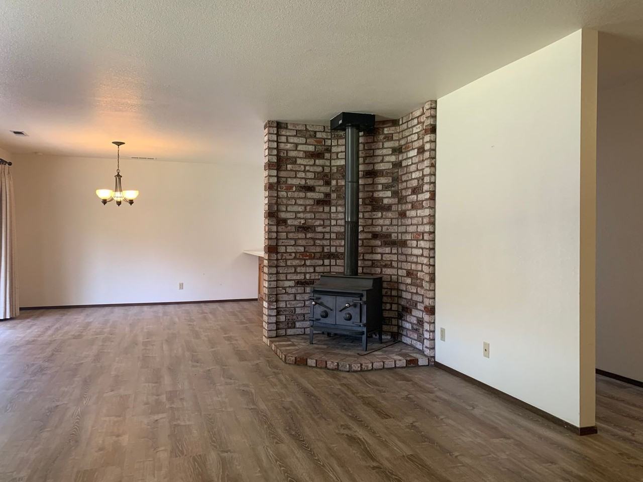 205 Woodhill Dr - Photo 7 of 41