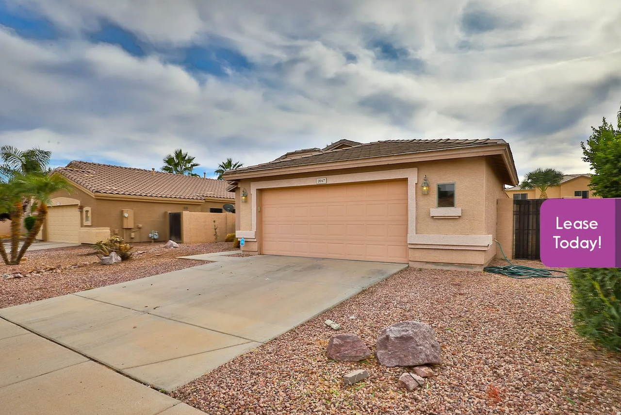 2047 E Riviera Dr - Photo 2 of 15