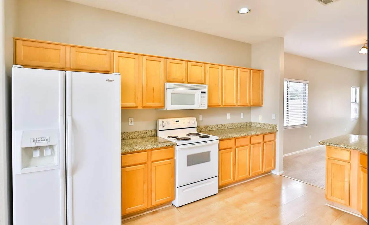 2047 E Riviera Dr - Photo 3 of 15